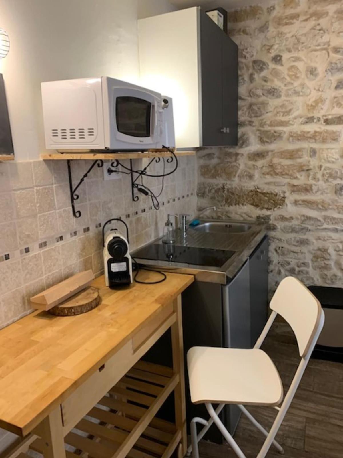 Studio With Exposed Stone Vieux Lyon Ліон Екстер'єр фото