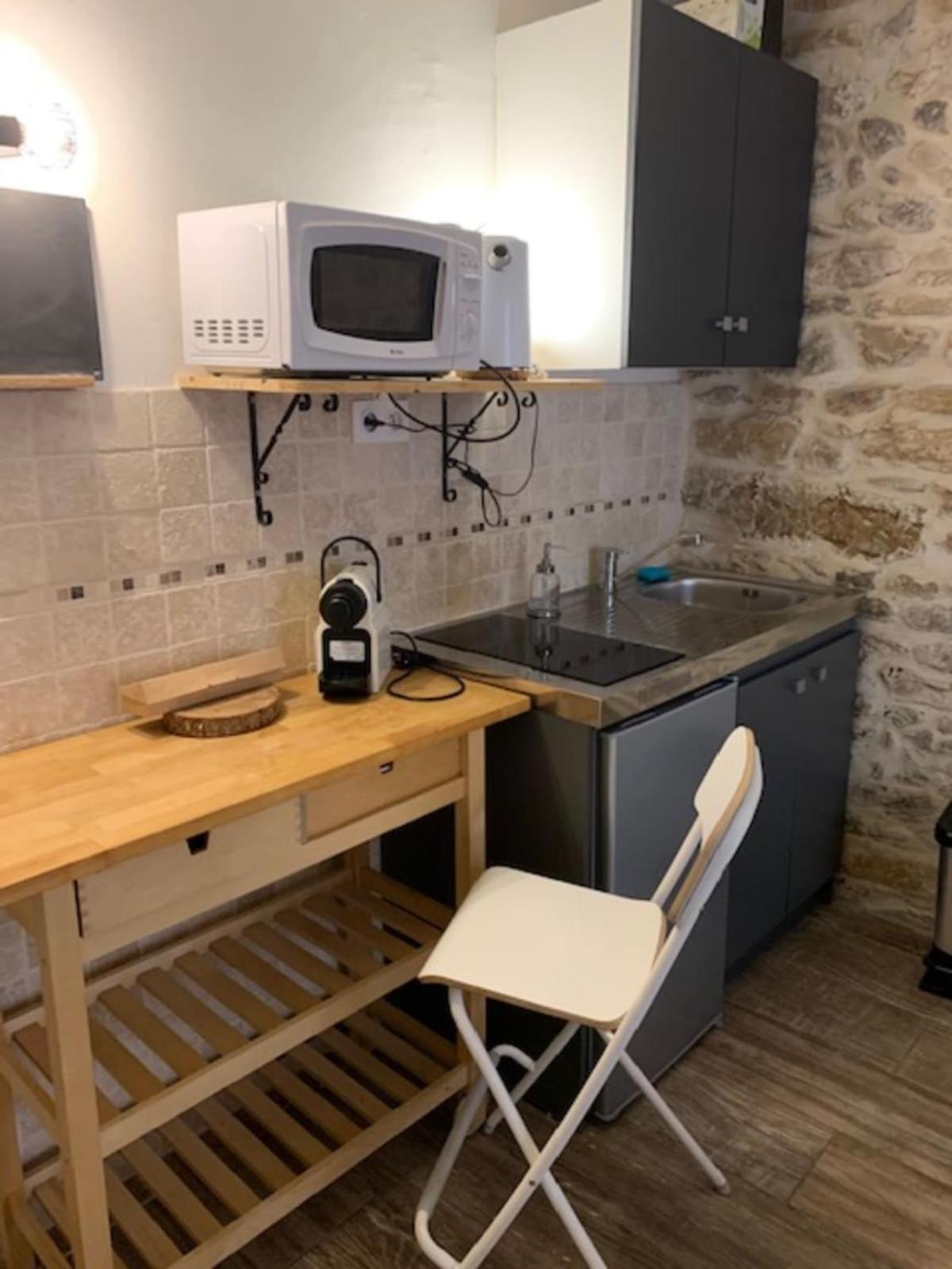Studio With Exposed Stone Vieux Lyon Ліон Екстер'єр фото